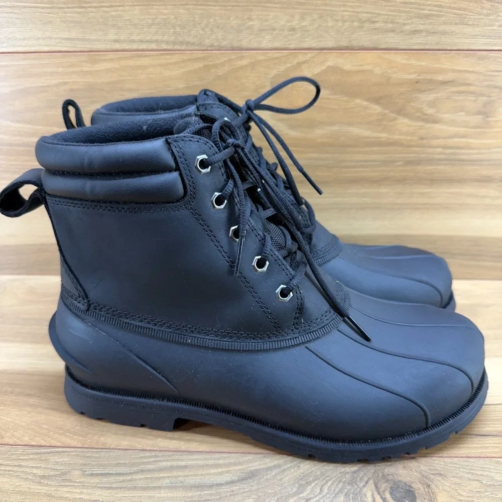 UGG Youth Big Boys Boots Size 7.5 Gaston Mid Duck Waterproof‎ Lace Up